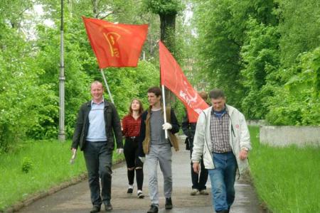 Ивановские коммунисты провели субботник на большевистской аллее
