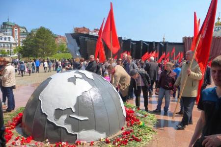 Хабаровск. День Победы под красными знаменами