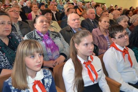 Город-герой Тула. Тульский обком КПРФ провел чествование детей войны с презентацией книги