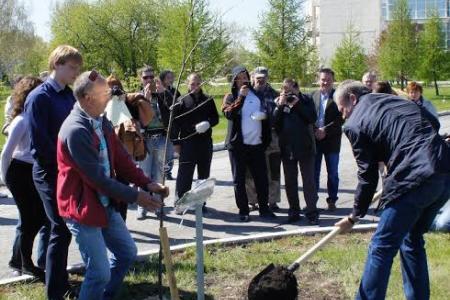 Курган. Коммунисты приняли участие в закладке аллеи памяти знаменитых земляков