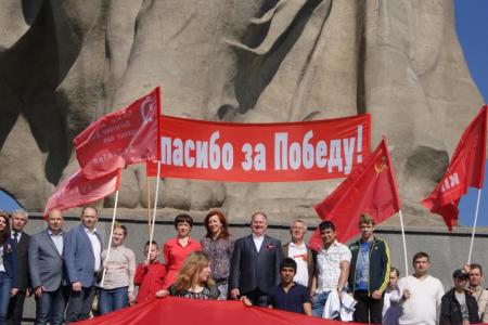 В День Победы сталинградские коммунисты почтили память героев Великой Отечественной войны