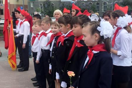 Челябинских школьников посвятили в пионеры