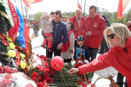Пермские коммунисты организовали автопробег в честь 71-й годовщины Великой Победы