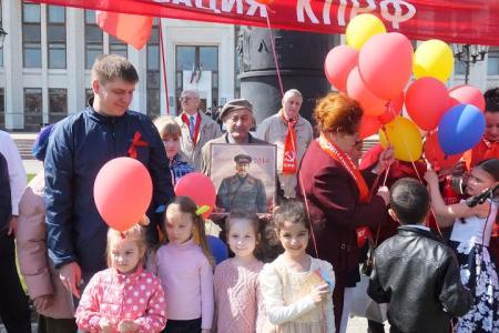 Калуга. Первомай шагает по планете