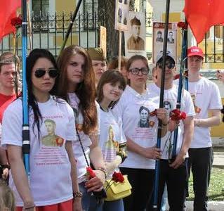 Ярославцы в "Бессмертном полку" пронесли портреты героев пионеров и комсомольцев