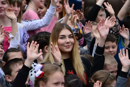 Марьяна Наумова, спортсменка Спортклуба КПРФ, посетила школы Донбасса