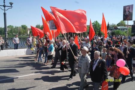 Великолукское городское отделение КПРФ отметило День Победы под Красным Знаменем