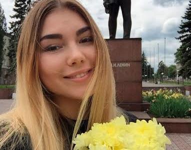 Марьяна Наумова, спортсменка Спортклуба КПРФ, посетила школы Донбасса