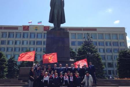 Республика Дагестан. В Махачкале прошла традиционная церемония посвящения школьников в пионеры