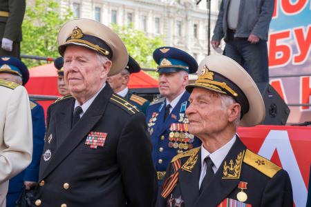 Москва: День Победы с Красным Знаменем!