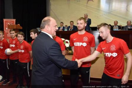 Сайт «Ассоциация мини-футбола России»: Съезд депутатов-коммунистов скандировал футболистам «Молодцы!»