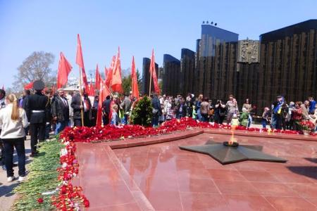 Хабаровск. День Победы под красными знаменами