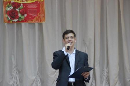 Удмуртская Республика. Комсомольцы Ижевска провели концерт-поздравление ветеранов и детей войны с Днём Победы
