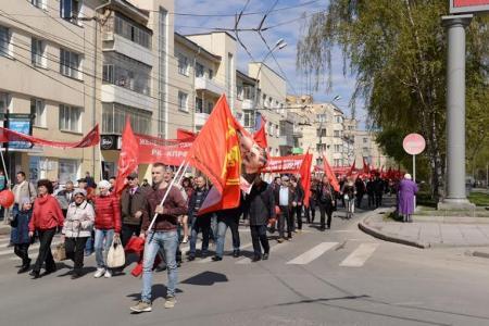 Красный Первомай в Новосибирске: КПРФ отметила День солидарности трудящихся праздничной демонстрацией