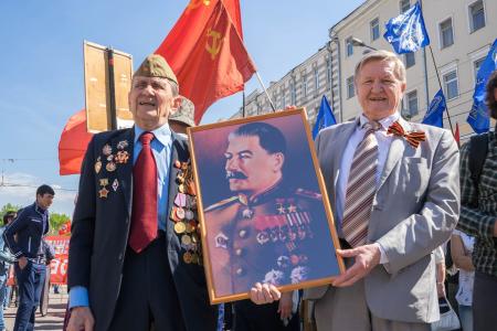 Москва: День Победы с Красным Знаменем!
