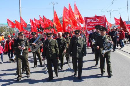 Первомай в Екатеринбурге. С коммунистами вышло больше тысячи жителей города