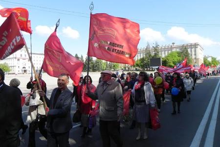 Белгородские коммунисты отметили праздник Первомая демонстрацией и митингом