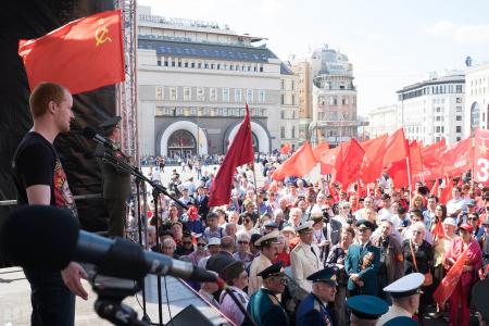 Москва: День Победы с Красным Знаменем!