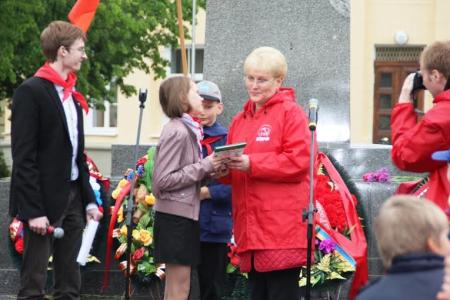 Коммунисты провели праздник пионерии в Великом Новгороде
