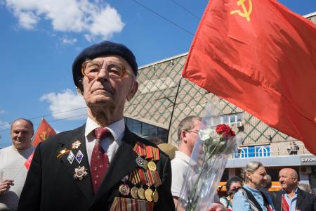 Москва: День Победы с Красным Знаменем!