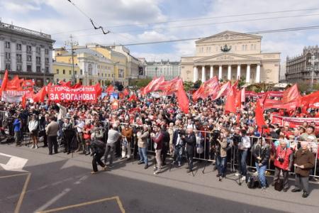 Коммунисты готовы вывести страну из экономического тупика. Шествие и митинг 1 мая в Москве