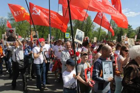 Ярославцы в "Бессмертном полку" пронесли портреты героев пионеров и комсомольцев