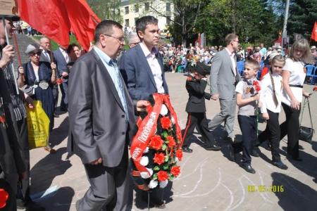Великолукское городское отделение КПРФ отметило День Победы под Красным Знаменем
