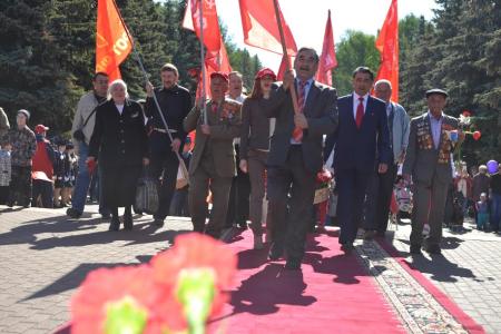 Республика Башкортостан. В Уфе 9 мая коммунисты приняли участие в торжественной церемонии в честь празднования 71-й годовщины Победы в Великой Отечественной войне