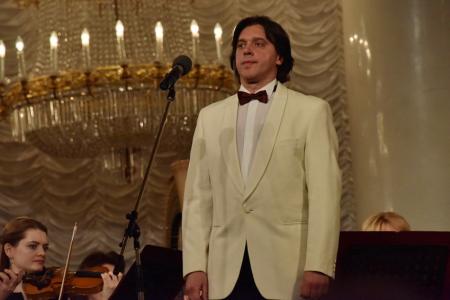 "Слава советской эпохи". Лидер КПРФ выступил на гала-концерте советской песни в Москве