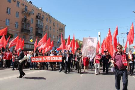 Рязанские коммунисты отметили День Победы шествием по центральной улице города