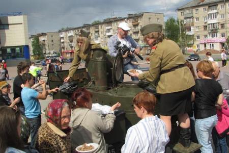 Нижегородская область. Дзержинск. Депутаты-коммунисты поздравили жителей города с Днем Победы