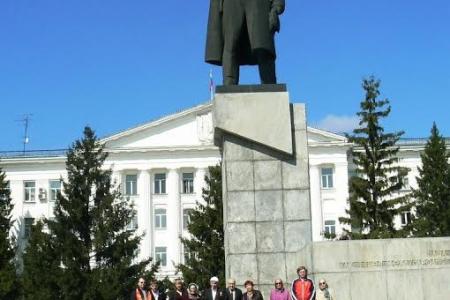 Курган. В канун Первомая коммунисты провели ряд акций