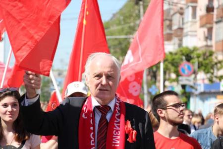 Рязанские коммунисты отметили День Победы шествием по центральной улице города