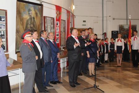 Воронежская область. Красные галстуки ярко горят
