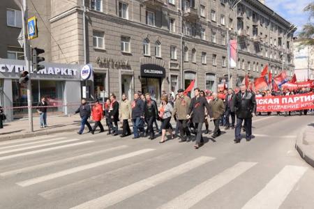 Красный Первомай в Новосибирске: КПРФ отметила День солидарности трудящихся праздничной демонстрацией