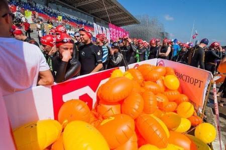 Более 1000 участников собралось на «Кубок чемпионов» по плаванию на открытой воде, организованный спортклубом КПРФ!