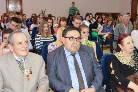 Барнаул. Коммунисты и ветераны ВЛКСМ провели совместное мероприятие, приуроченное к годовщине Победы