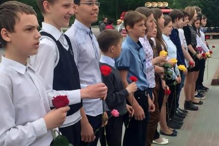 Челябинских школьников посвятили в пионеры
