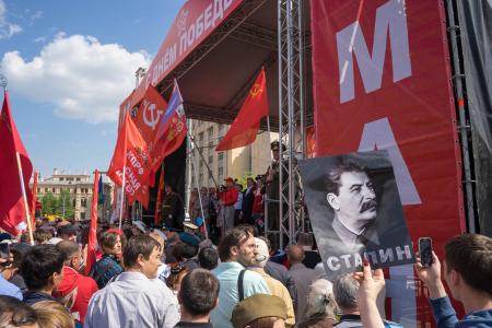 Москва: День Победы с Красным Знаменем!