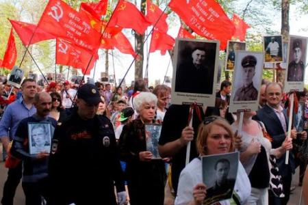 Ярославцы в "Бессмертном полку" пронесли портреты героев пионеров и комсомольцев