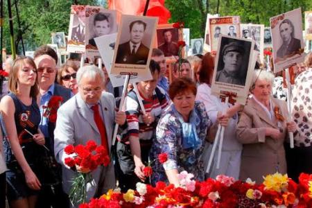 Ярославцы в "Бессмертном полку" пронесли портреты героев пионеров и комсомольцев