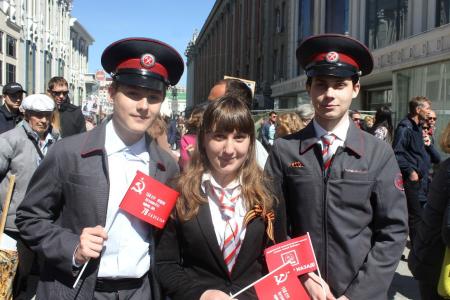 Свердловские коммунисты поздравили жителей Екатеринбурга с Днем Победы!