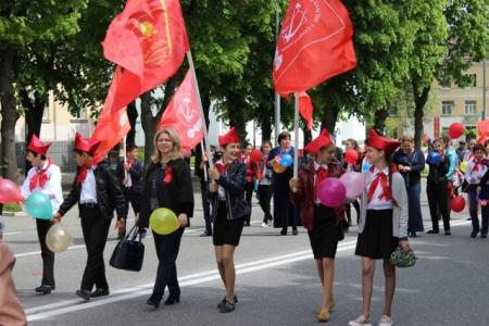 Коммунисты Кабардино-Балкарии встретили Первомай демонстрацией и "маевкой"