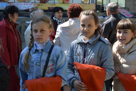 В День пионерии в Барнауле коммунисты организовали прием в пионеры