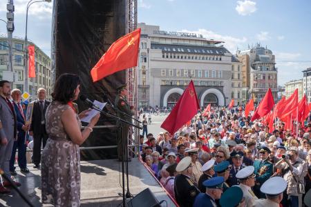 Москва: День Победы с Красным Знаменем!