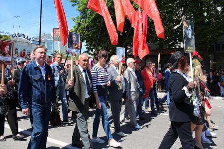 Республика Крым. Коммунисты шествием и митингом отпраздновали День Победы 