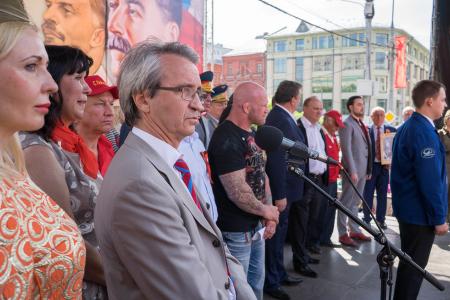 Москва: День Победы с Красным Знаменем!
