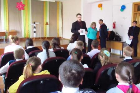 Еврейская АО. Открытые уроки, посвященные Дню пионерии, провели коммунисты Биробиджана