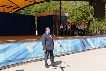 День пионерии: 300 новосибирских школьников вступили в ряды пионеров