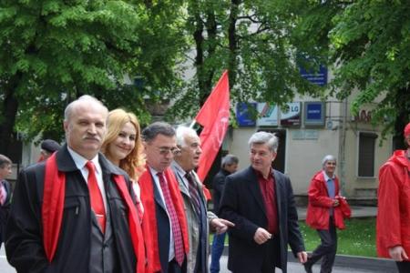 Коммунисты Кабардино-Балкарии встретили Первомай демонстрацией и "маевкой"